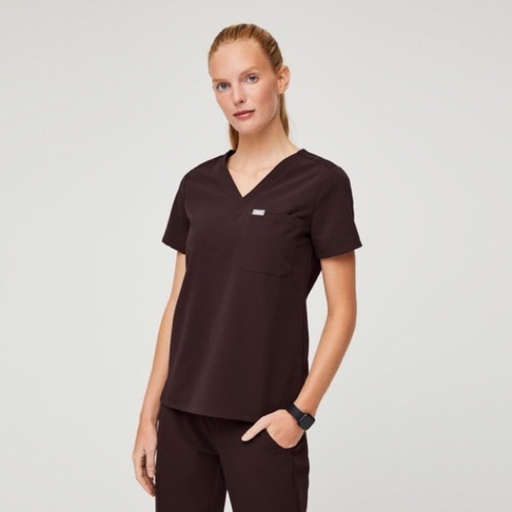 Figs Catarina One-Pocket Scrub Top - Espresso